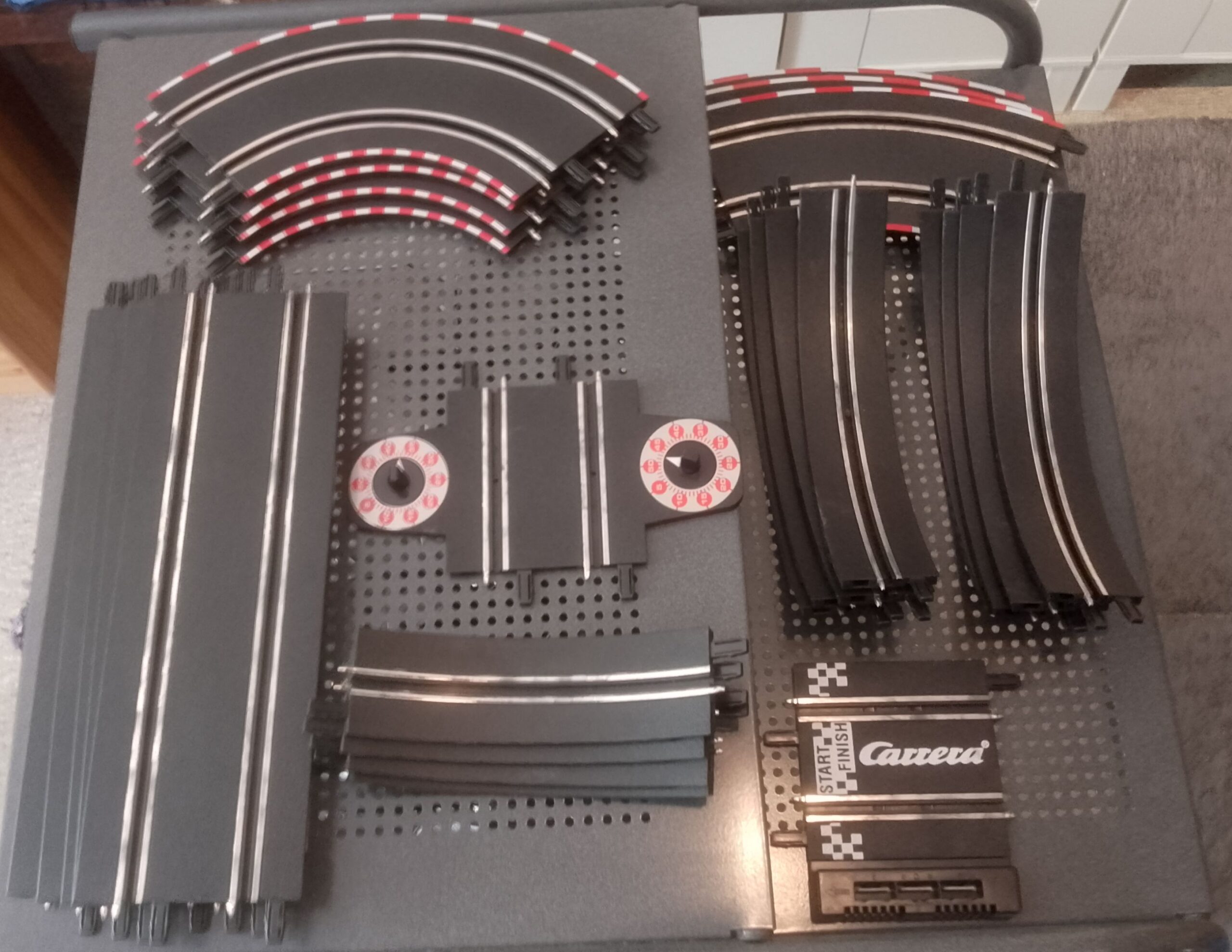 Carrera Go!!!-Rennbahnen mit Rennautos und vielen Einzelteilen