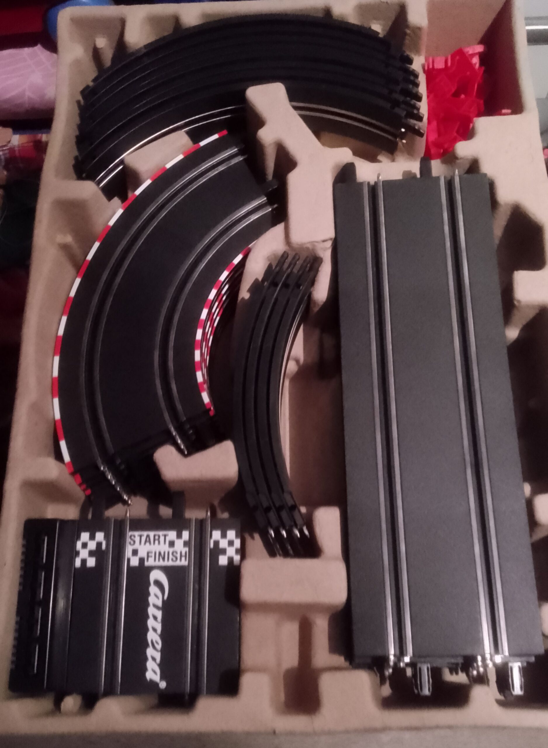 Carrera Go!!!-Rennbahnen mit Rennautos und vielen Einzelteilen