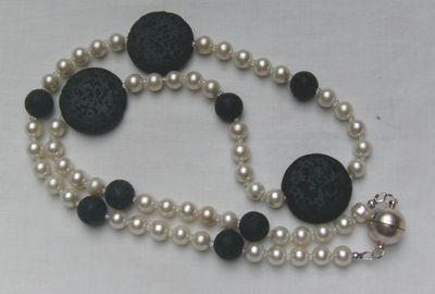 Perlen-Lavakete, Longkette, sportlich, chic und elegant