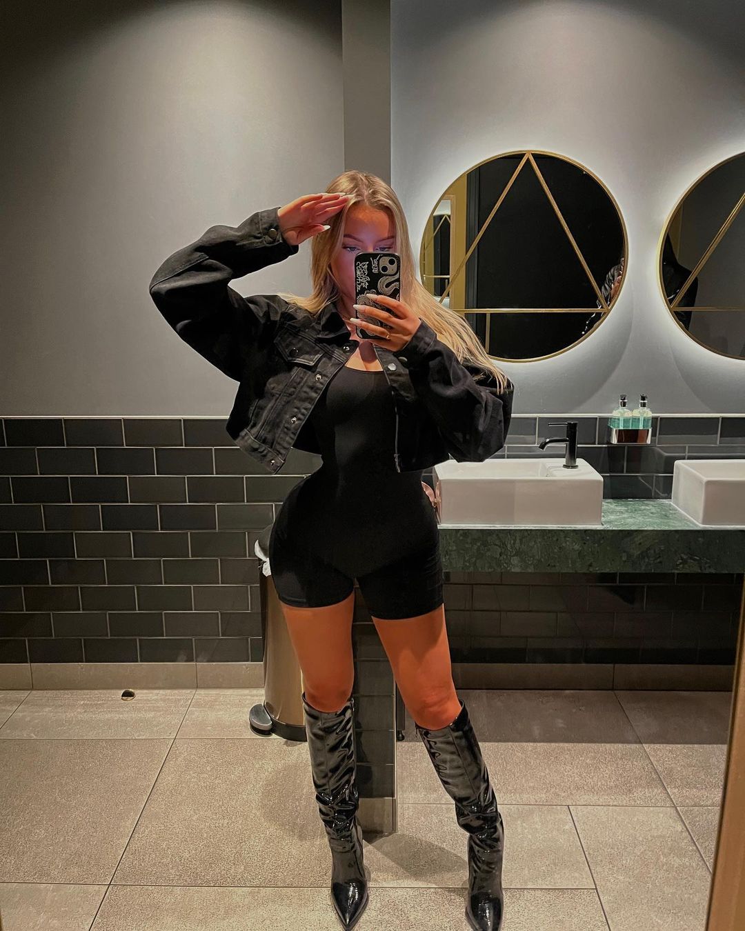 Herrin zum anfassen sucht Sklaven.